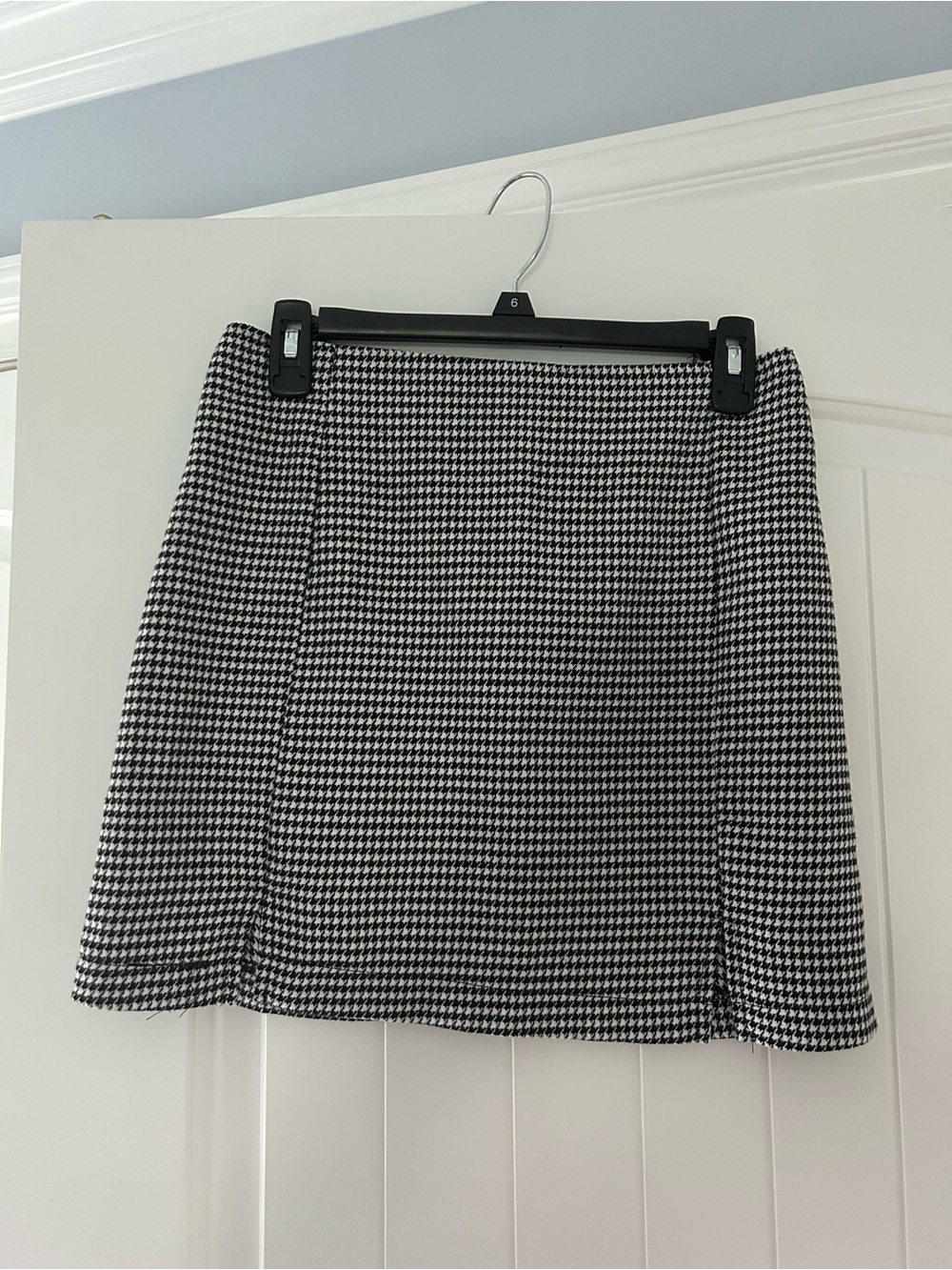 Love On A Hanger- Black & White Houndstooth Mini Skirt